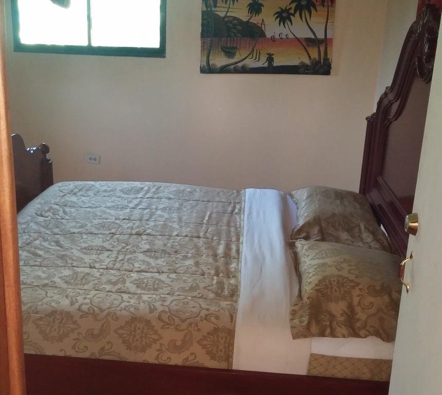 Le Dubourg Guesthouse Montrouis Room photo