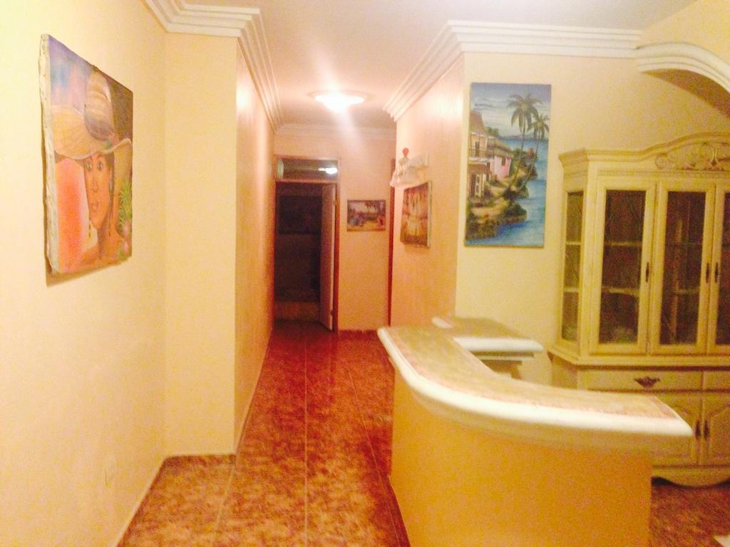 Le Dubourg Guesthouse Montrouis Exterior photo