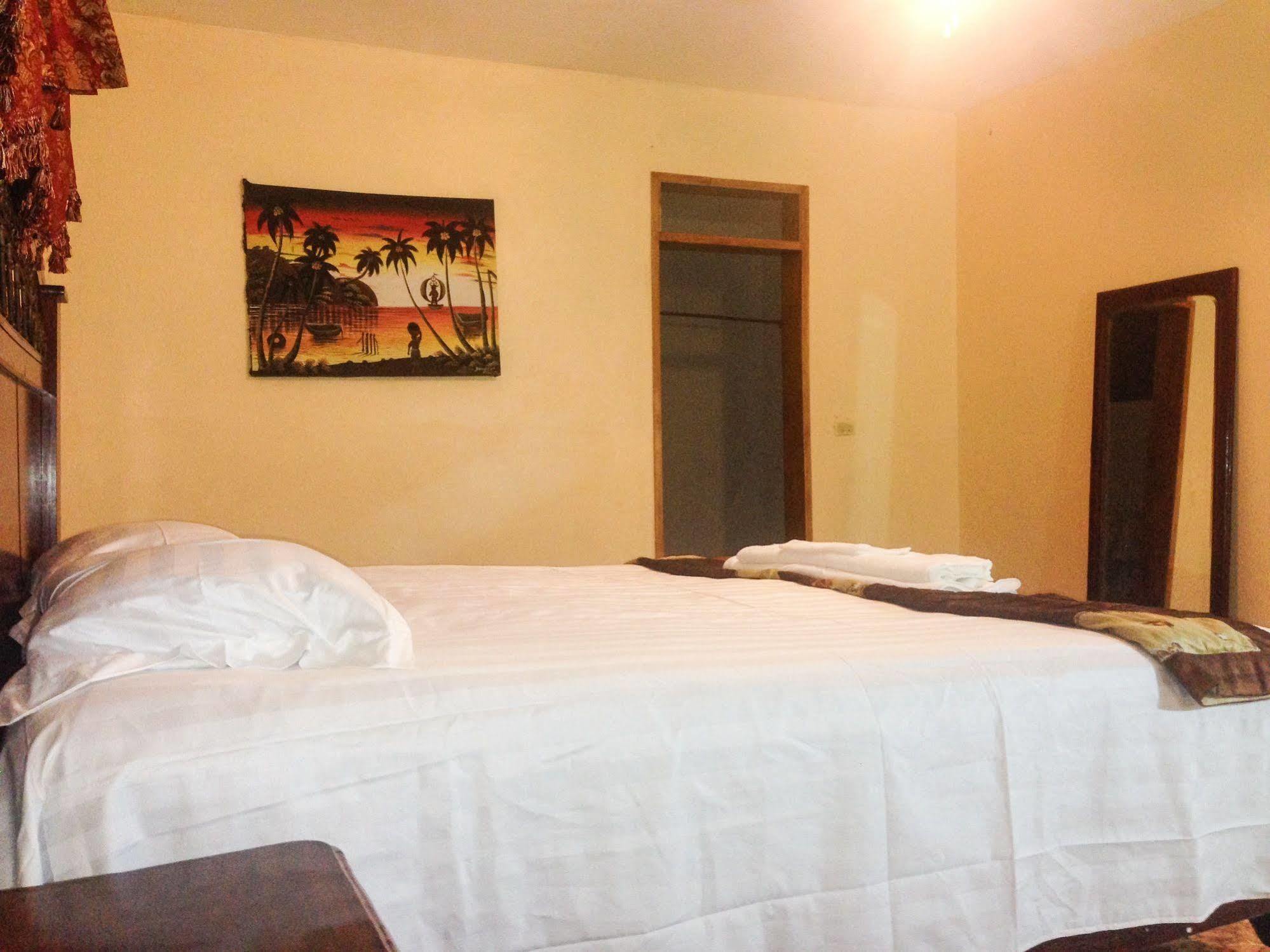 Le Dubourg Guesthouse Montrouis Exterior photo